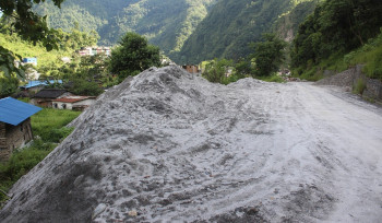 ठेक्का सम्झौताबिनै बालुवा उत्खनन हुँदा राजस्व गुम्यो